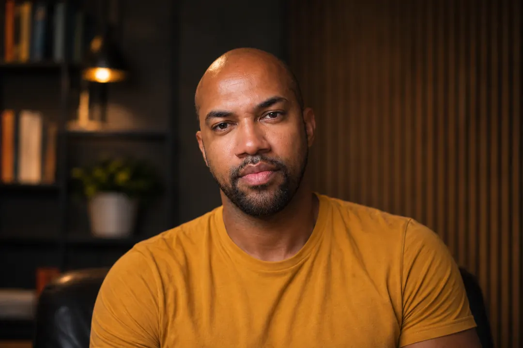 William Camilo em atendimento de terapia online para homens gays e homens negros